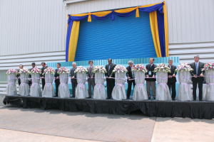 Cutting the tape at the inaugration ceremony