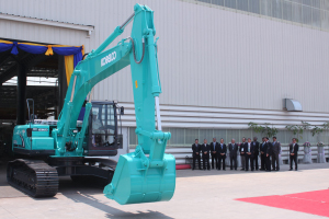 20-tonne class excavators on site manufacturing